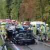 Am Ortseingang Kötz hat sich am Mittwochabend ein schwerer Unfall ereignet. Mehrere Feuerwehren aus dem Landkreis waren im Einsatz. 