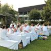 Zum ersten Mal veranstaltete die Gemeinde Inchenhofen ein White Dinner im Schulgarten. Die Tische waren gemäß dem Motto weiß gedeckt, die Gäste kamen weiß gekleidet.