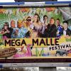Mit großen Plakaten wird für das "Mega-Malle-Festival" auf dem Augsburger Gaswerk-Areal geworben.                             