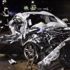 Schrecklicher Unfall auf der Staatsstraße zwischen Monheim und Warching: Ein Audi, den ein 27-Jähriger steuerte, stieß frontal mit einem Skoda zusammen, mit dem eine 54-Jährige unterwegs war. Die Frau starb, der Verursacher und sein Beifahrer wurden verletzt.