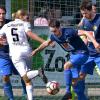 In dieser Szene scheitert der Neu-Ulmer Sascha Endres (Nummer fünf) beim Schussversuch. Sendens Marcel Madeo (Mitte) kann den Ball noch abwehren. Am Ende besiegten die Gastgeber das Türkspor-Team knapp mit 3:2. 