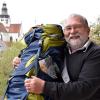 Alfred Kanth, über 20 Jahre Leiter des Jugendamtes im Landkreis, hat seinen Rucksack schon gepackt: Er läuft mit einem Freund den Jakobsweg – ein lang gehegter Wunsch, der nun endlich in Erfüllung geht. Sechs Wochen wird er unterwegs sein, bevor er wieder in seinen Heimatort Kaisheim zurückkehrt. 