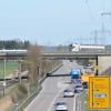 Die B2-Brücke über der B16 bei Donauwörth in Richtung Rain kann ab 13. April nur noch einseitig befahren werden. 
