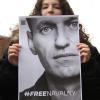 Demonstranten fordern im Dezember 2023 im Rahmen einer bundesweiten Aktion vor dem Haus des russischen Botschafters Sergej Netschajew in Berlin Freiheit für alle politischen Gefangenen in Russland, darunter auch den Kremlkritiker Alexej Nawalny. Nun ist bekannt: Nawalny ist offenbar in Haft gestorben.