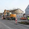 Die Bagger haben jetzt die ersten Teile des Provisoriums in der Bürgermeister-Wohlfarth-Straße im Königsbrunner Zentrum entfernt.