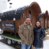 Franz und Jasmin Schubert haben unternehmerisch alles auf eine Karte gesetzt. Sechs mobile Saunas werden nun ab Westendorf vermietet.