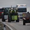Bauern auf der B25 zwischen Donauwörth und Ebermergen. Der Protest war im ganzen Landkreis spürbar.
