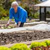 Hobbygärtnern juckt es schon in den Fingern: Wann kann es endlich losgehen mit der Gartenarbeit? Marianne Scheu-Helgert,  Bereichsleiterin an der Bayerischen Gartenakademie der LWG in Veitshöchheim, weiß die Antwort und hat viele Tipps zum Anbau neuer Trendsorten.