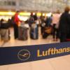 Lufthansa-Passagiere müssen am Montag den Ausfall hunderter Flüge in Kauf nehmen. Auch der Flughafen München ist betroffen.