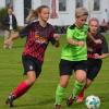Einen Punktgewinn kurz vor Schluss ergatterten Daniela Prestel (am Ball) und die Frauen der SG Biberbach gegen den TSV Burgau. 	