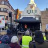 Phasenweise haben nach Schätzungen der Polizei am Samstagnachmittag bis zu 2200 Menschen auf dem Aichacher Stadtplatz für Demokratie und Freiheit demonstriert.