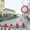 Durchfahrt bis auf Weiteres verboten: Die Verbindungsstraße zwischen Biburg und Rommelsried ist noch bis 23. Dezember gesperrt – rund einen Monat länger als geplant. Das gefällt nicht jedem Biburger. 