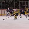 In der Eishockey-Bayernliga gewinnt der HC Landsberg (dunkle Trikots) sein letztes Heimspiel gegen den EC Pfaffenhofen. Mit 5:2 setzen sich die Riverkings gegen den Tabellenletzten durch. Hier die Bilder vom Spiel.