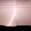 Der Deutsche Wetterdienst warnt vor Gewittern in der Region. Auch Blitzschläge seien möglich.