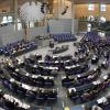 Plenarsaal des Bundestages: In den Streit über die Offenlegung der Nebeneinkünfte von Abgeordneten kommt Bewegung. 