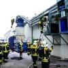 Bei einem Brand  in der Königsbrunner Firma AR Packaging waren 30 Feuerwehrleute im Einsatz.