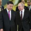 Chinas Staatschef Xi Jinpin (links) besucht dieser Tage Wladimir Putins Russland. Wegen des Krieges in der Ukraine wird die Beziehung zwischen beiden Ländern genau beobachtet.