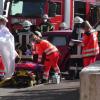 In Erlingshofen ist ein Auto mit einem Lastwagen zusammengestoßen. Die Feuerwehr musste den Fahrer aus dem demolierten Pkw befreien.