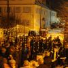 Das Adventskonzert in der Blindheimer Pfarrkirche ließen die Gäste auf dem leicht verschneiten, lichtergeschmückten Kirchplatz ausklingen. 