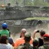 Da kamen die Besucher aus dem Staunen nicht heraus: Die Panzervorführungen am Tag der Bundeswehr im Dillinger Donaupark waren spektakulär und zählten zu den Höhepunkten. 