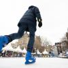Für viele Menschen gehört Schlittschuhlaufen einfach zum Winter dazu. Wo das in der Region möglich ist. 