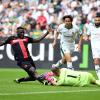 Netzte beim Leverkusener Sieg in Gladbach gleich doppelt ein: Victor Boniface (r).