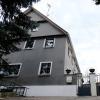 Die Polizei durchsuchte am vergangenen Freitagvormittag dieses Anwesen im südlichen Landkreis Augsburg. Hier soll der Kopf einer rechtsterroristischen Vereinigung leben.
