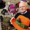 Hut ab: Christian Lembert, Chef der gleichnamigen Augsburger Hutfabrik, verkauft an vier Tagen pro Woche Kopfbedeckungen direkt ab Werk. Mehr als 1000 Kunden kommen regelmäßig.  


