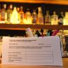 Auch im Friedberger Café Barbetrieb müssen Gäste Zettel mit ihren Kontaktdaten ausfüllen, um im Fall des Besuchs einer an Corona erkrankten Person Infektionsketten nachverfolgen zu können en. 	