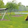 Der Spielplatz am Sportpark in Eurasburg ist sowohl für die Eltern als auch für die Kinder bisher wenig attraktiv. Aber das soll sich künftig ändern.  