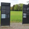 Auf Initiative des Bürgerforums Buntes Fuchstal informieren diese Tafeln über die Geschichte des Seestaller KZ-Außenlagers. 