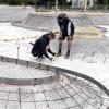 Spezialisten errichten gerade die Beton-Krater für den Skaterpark im Reese-Areal.