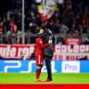 War doch nur ein Spiel: Liverpools Trainer Jürgen Klopp tröstet Bayern-Stürmer Robert Lewandowski nach dem Münchner Aus in der Königsklasse.  	 	