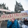 Sexuelle Gewalt gegen Frauen (hier eine Demo vor dem Kölner Dom) passiert in Deutschland jedes Jahr tausendfach. Viele Fälle werden bei der Polizei gar nicht erst aktenkundig.