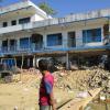 So sah die Schule in Kadambas nach dem Beben aus, bevor mit dem Wiederaufbau begonnen wurde.