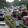 Neue Fahrbahn großer Stau: Auf der B2 geht es nur langsam vorwärts.