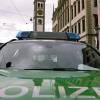 Ein Streifenwagen in der Augsburger Innenstadt: Die Polizei leidet seit Jahren unter Personalnot.