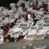 Schalkes Torwart Manuel Neuer wurde beim Gastspiel in München unfreundlich von den Fans des FC Bayern empfangen.