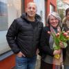 Heino Ferch und seine Frau Marie-Jeanette besuchten die Koordinatorin des Theotinum Kinderhospiz Dießen, Irmgard Schleich, in ihrem Büro im Klosterhof in Dießen.