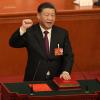 Chinas Staats- und Parteichef Xi Jinping legt nach seiner einstimmigen Wahl den kommunistischen Eid ab.