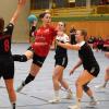 Lina Mahl (hier gegen Göggingen) brachte beim Sieg der Aichacher Handballerinnen bei der SG Augsburg ein besonderes Kunststück fertig. 