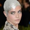 Supermodel Cara Delevingne hat buschige Augenbrauen wieder zur Mode gemacht.