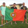 Joao Cunha, Carlos Cunha und Marco Morais (von links) leben mit ihren Familien seit vielen Jahren in Lauingen. Wenn es um Fußball geht, können die drei Männer ihren portugiesischen Stolz nicht verbergen.  	
