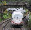 Seit Jahren wird diskutiert, wie die Bahnstrecke von Augsburg nach Ulm ausgebaut werden kann. Nun kommt wieder Bewegung in die Sache.