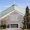 Die Kirche St. Augustin im Ingolstädter Süden muss saniert werden. Finanziell gestemmt werden soll das Projekt unter anderem durch die Veräußerung des Geländes von St. Monika.