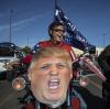 Unterstützer von Präsident Donald Trump nehmen an einer Kundgebung und Autokorso von Clackamas nach Portland teil.