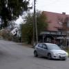 Für Teile der Herzog-Wilhelmstraße (im Bild) und die Badangerstraße in Hofhegnenberg hat der Gemeinderat Tempo 30 beschlossen. Doch das Landratsamt lässt das nicht zu.