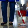 Nur die wenigsten Putzfrauen haben einen Vollzeitjob. Angaben des Bundesarbeitsministeriums belegen, dass sich die Reinigungsbranche auf Minijobs basiert. 