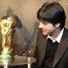 2006 und 2010 durfte Joachim Löw ihn nur anschauen.