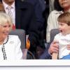 Camilla lacht mit Prinz Louis während des Festumzuges vor dem Buckingham Palace am vierten Tag der Feierlichkeiten zum Platinjubiläum der Queen. 